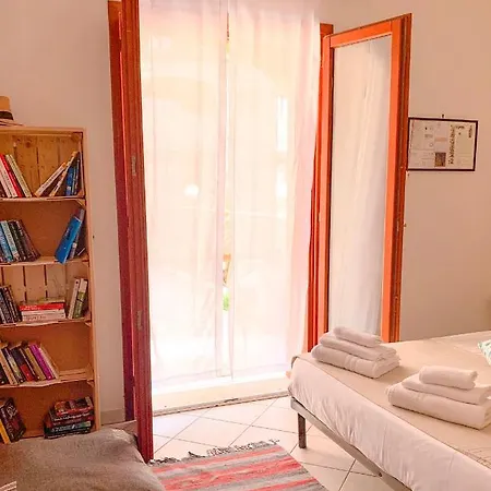 Casa Quasimodo, Con Patio E Giardino Privato